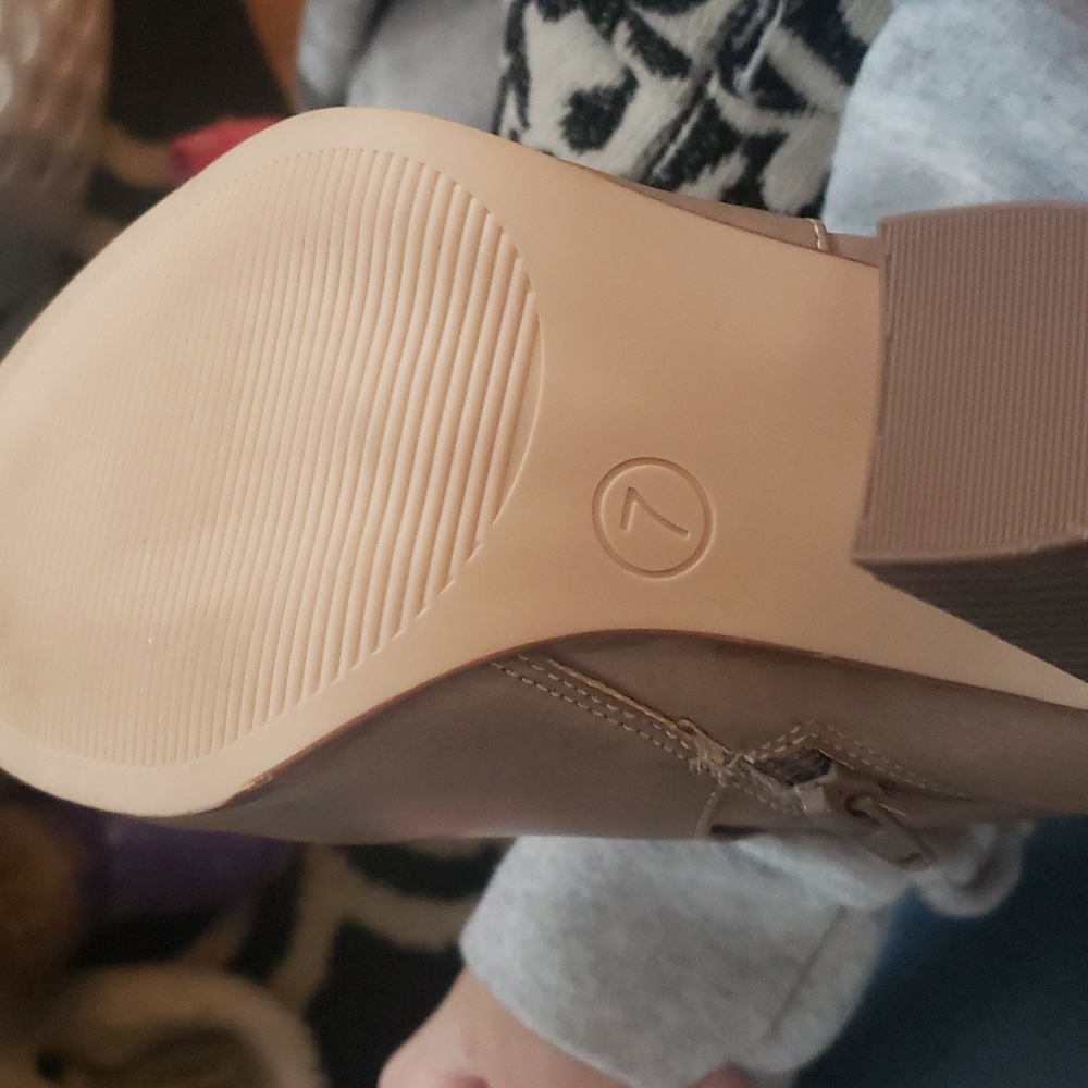 π¦ DONATED!π¦ Tan Fashion Ankle Boots - Picture 3 of 3